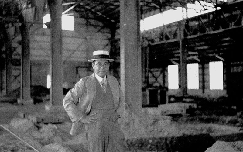 Kiichiro Toyoda during Koromo Plant construction - toyota-global.com