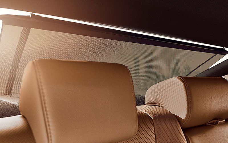 2023 Lexus ES Power Rear Sunshade - lexus.com