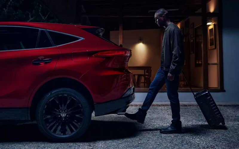 2023 Toyota Venza Hands-Free Liftgate - toyota.com