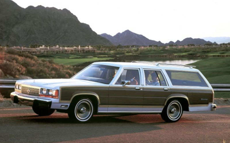 1990 Ford Country Squire wagon - media.ford.com