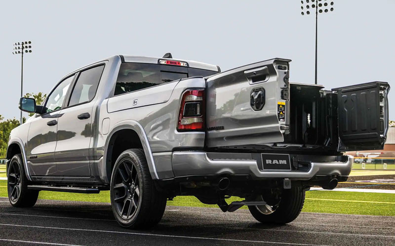 2023 RAM 1500 60/40 Split Tailgate - ramtrucks.com