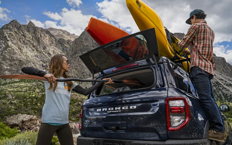 2023 Ford Bronco Sport flip-up rear window - ford.com