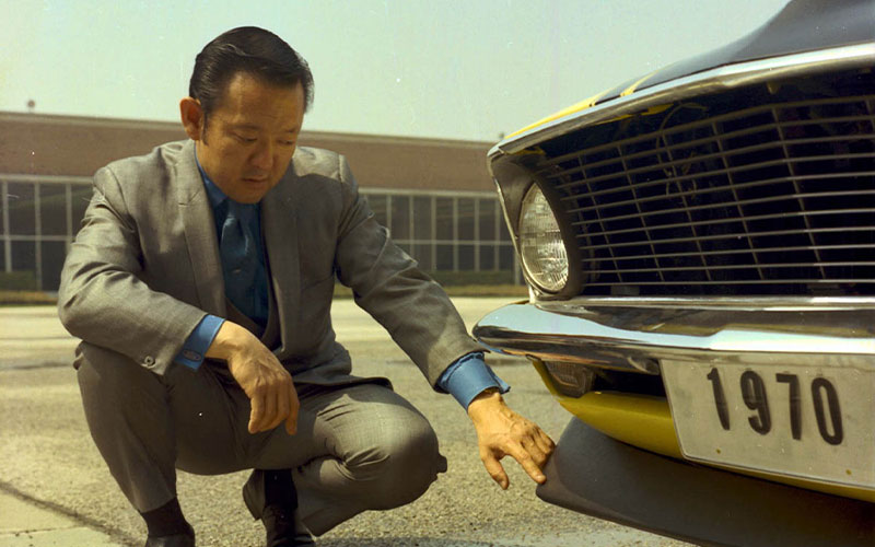 Larry Shinoda with the Mustang Boss 302 - media.ford.com