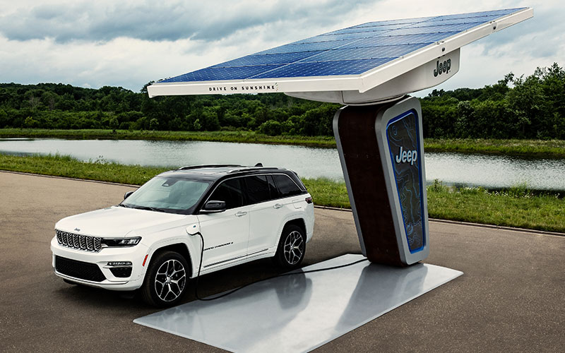 2023 Jeep Grand Cherokee 4xe Summit Reserve - media.stellantisnorthamerica.com