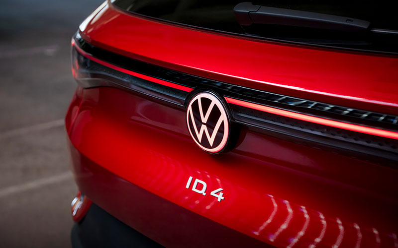 2023 Volkswagen ID.4 Illuminated Badging - media.vw.com