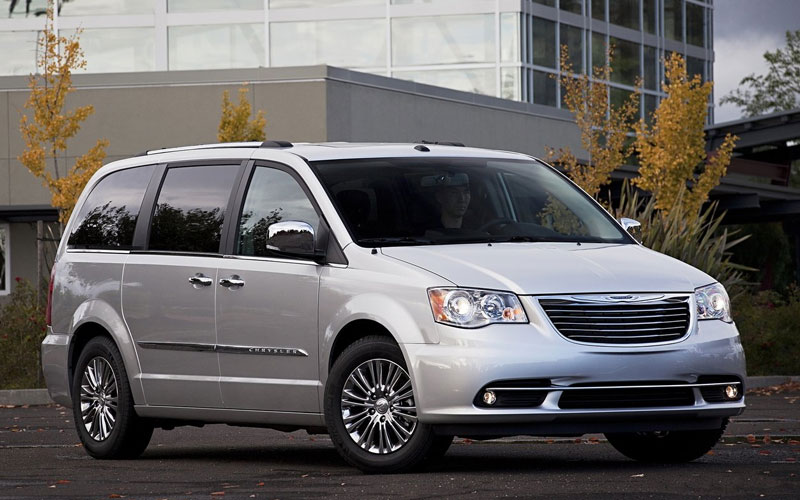 2011 Chrysler Town & Country - netcarshow.com