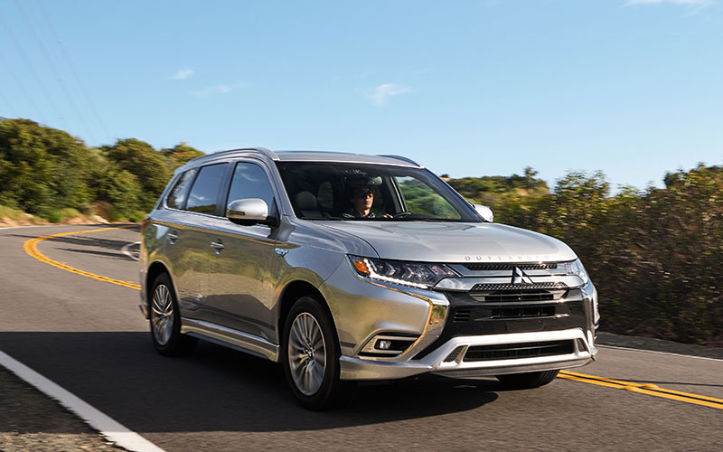 2022 Outlander PHEV - media.mitsubishicars.com