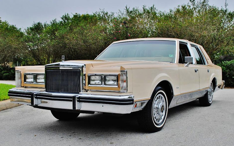1984 Lincoln Town Car - That Hartford Guy on Wikimedia