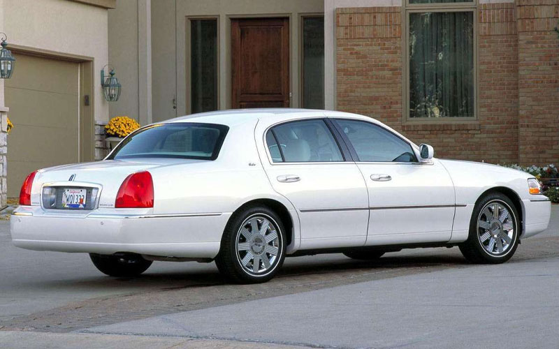 2003 Lincoln Town Car - netcarshow.com