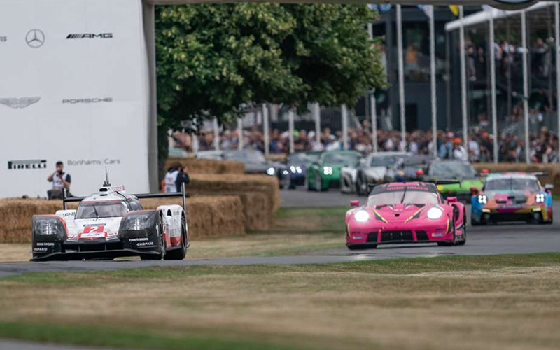 Parade of Porsches climbing the Hill - goodwood.com Parade of Porsches climbing the Hill - goodwood.com