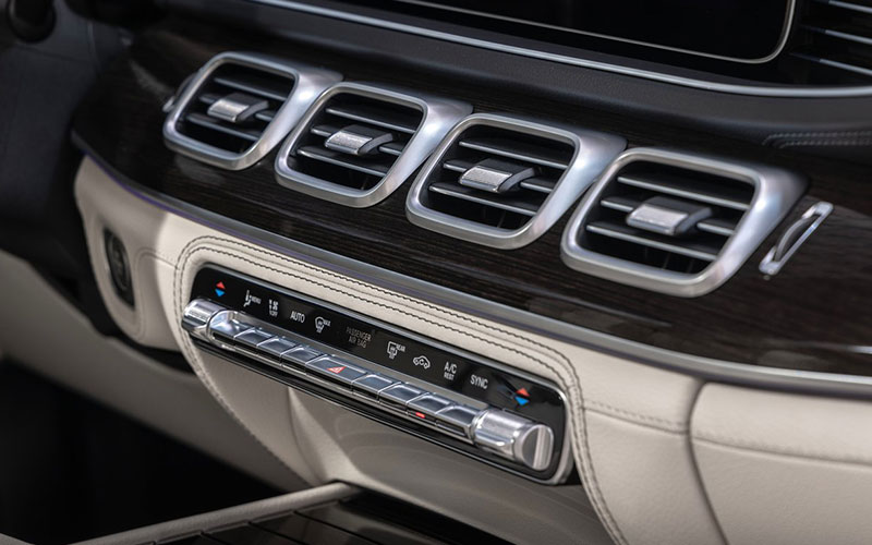 2024 Mercedes-Benz GLE dual-zone automatic climate control - media.mbusa.com