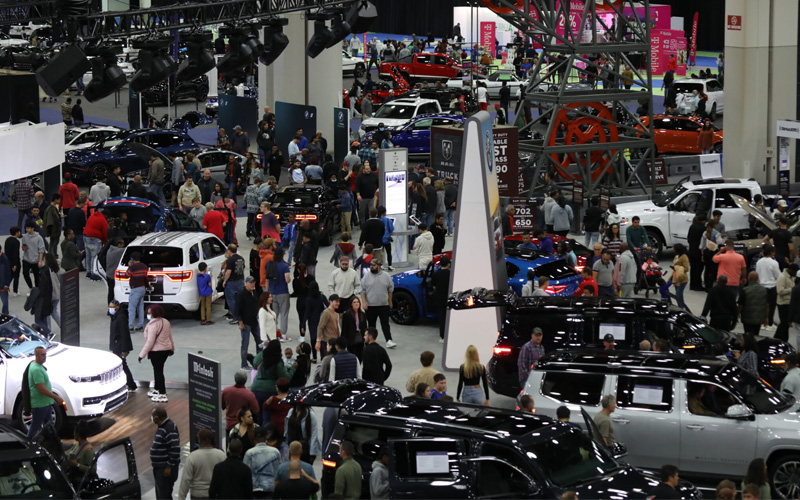Detroit Auto Show attendees - naias.com