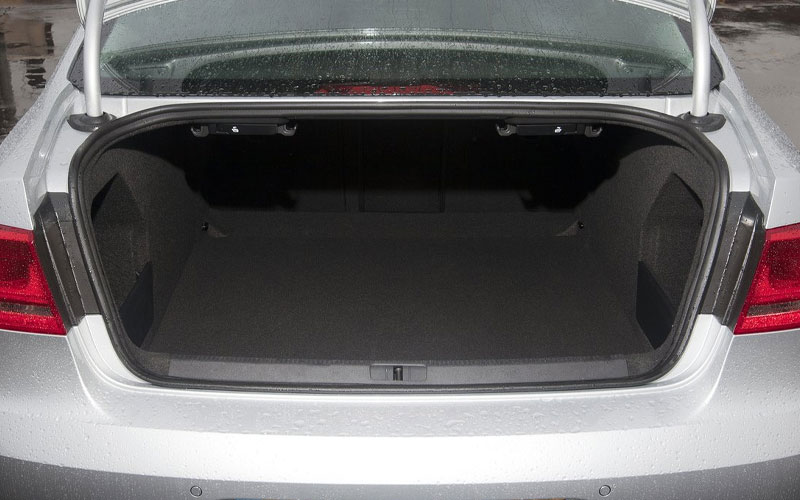 2011 Volkswagen Passat - netcarshow.com