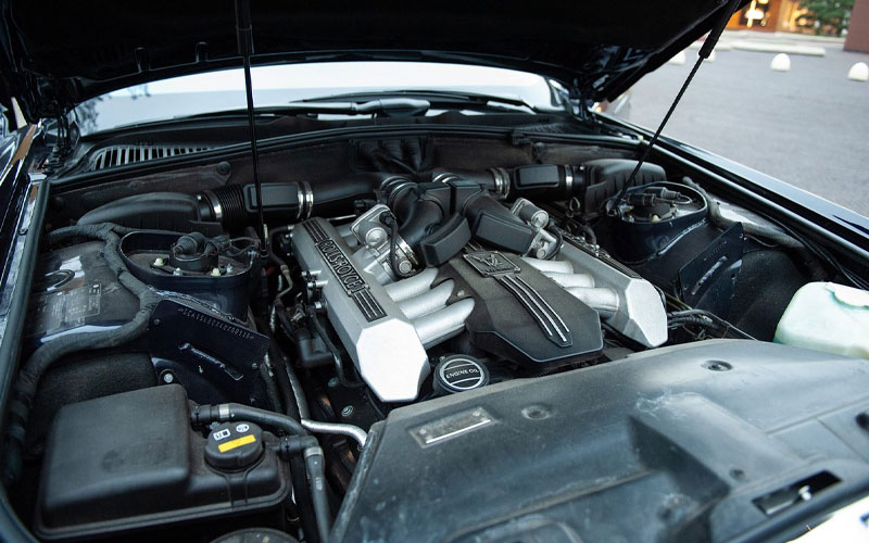 Rolls-Royce Phantom VIII V12 engine - Costerlat on wikimedia.org