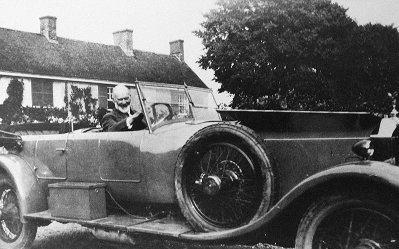 Sir Henry Royce in the prototype Rolls-Royce Phantom I (1923) - press.rolls-roycemotorcars.com
