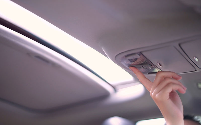 Opening sunroof Opening sunroof