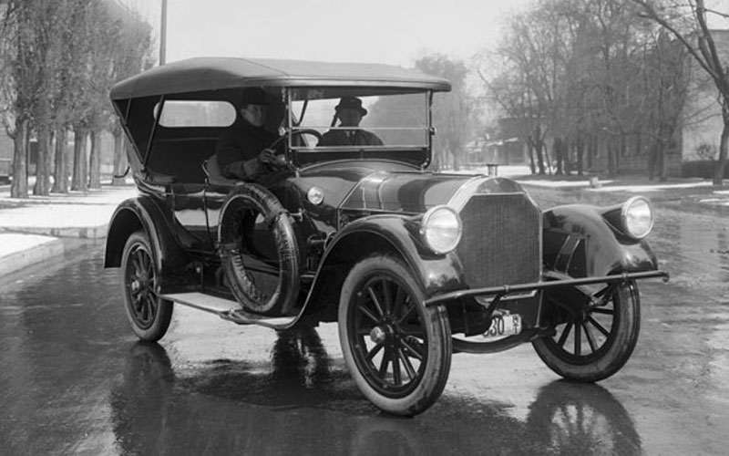 1915 Pierce-Arrow Touring Car
