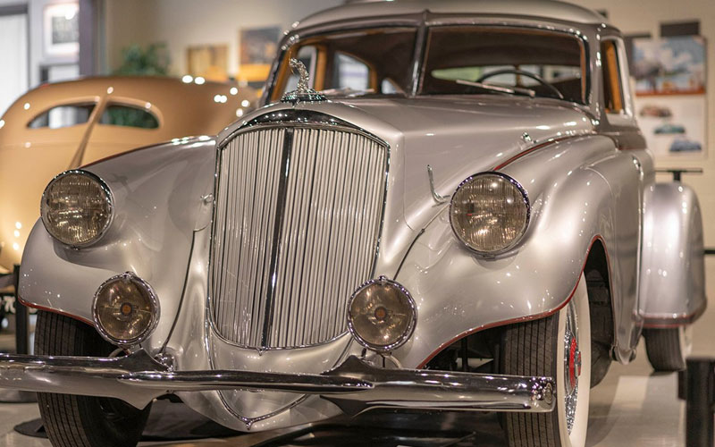 1933 Pierce-Arrow Silver Arrow - studebakermuseum.org