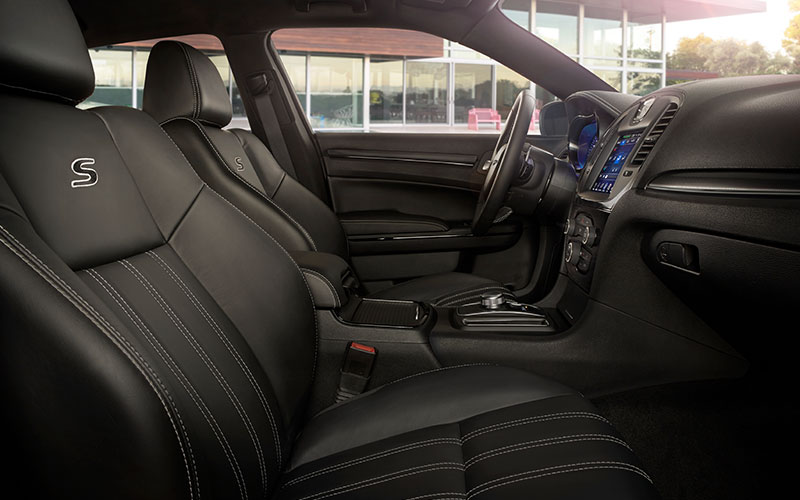 2020 Chrysler 300 - media.stellantisnorthamerica.com