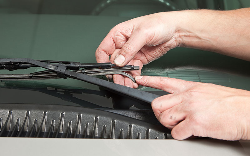 Checking windshield wiper blade