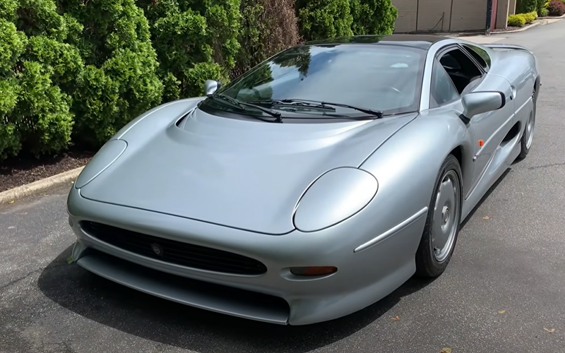 1990 Jaguar XJ220 - Doug DeMuro on youtube.com
