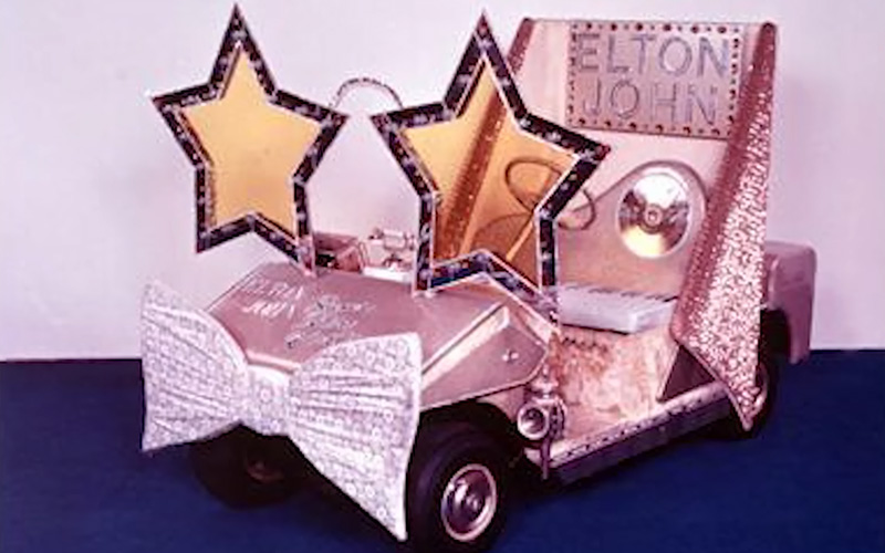 Elton John Golf Cart - Kendra Sommer on YouTube