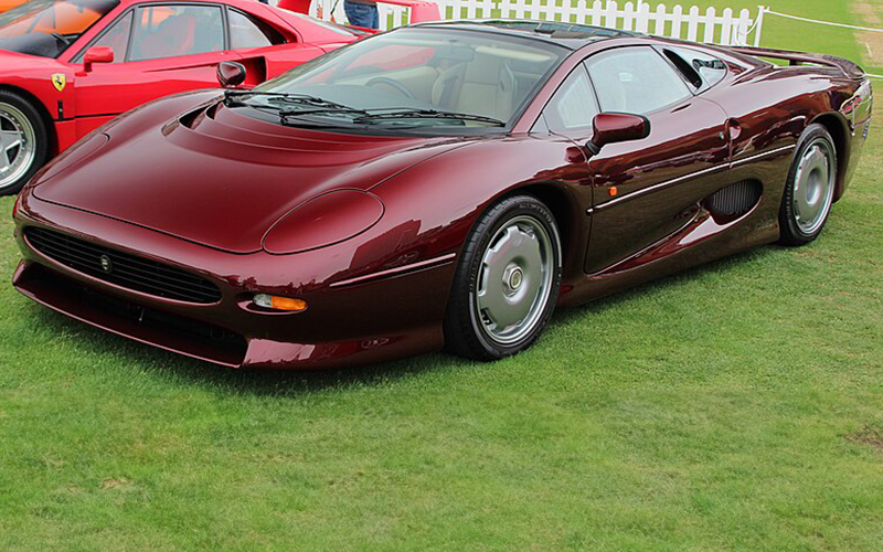 Jaguar XJ220 - commons.wikimedia.org