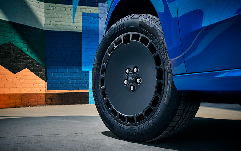 2025 Ford Maverick Lobo Exterior Wheel - media.ford.com
