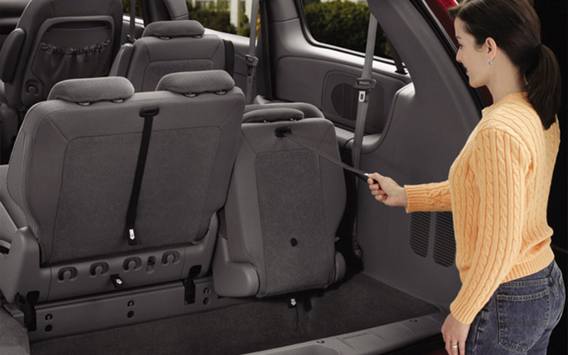 2005 Dodge Grand Caravan Stow 'n Go Seating - media.stellantisnorthamerica.com