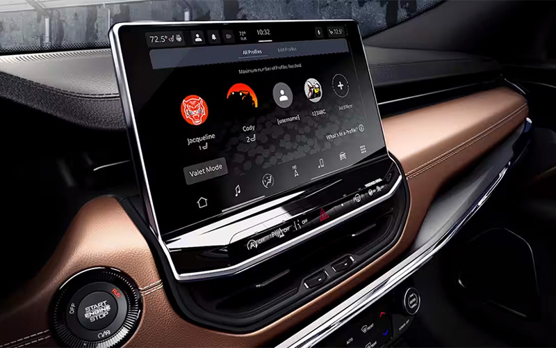 2025 Jeep Compass Interior Infotainment System - jeep.com