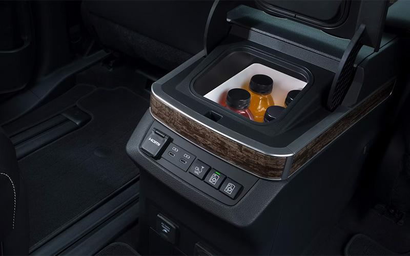 2025 Toyota Sienna Drink Storage - toyota.com