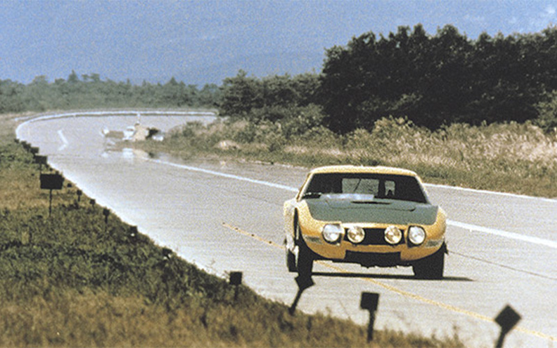 Toyota 2000GT Prototype during speed trials at Yatabe Circuit - global.yamaha-motor.com