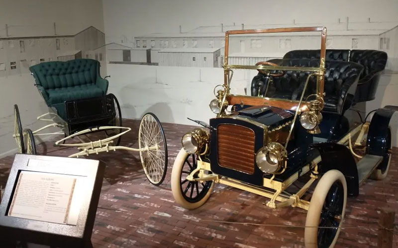 Eckhart Buggy and 1904 Auburn - automotivehistory.org