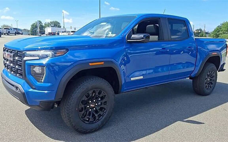 2026 GMC Canyon Exterior 2 Blue 2026 GMC Canyon