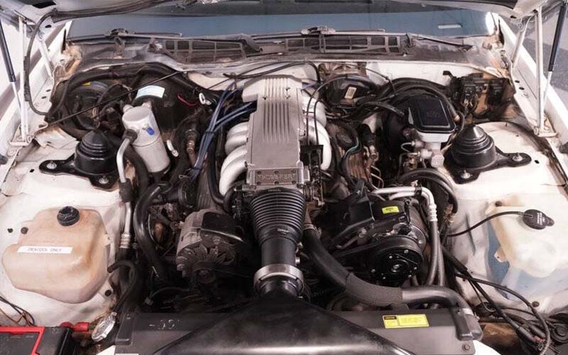 1986 White Chevrolet Camaro IROC-Z Engine