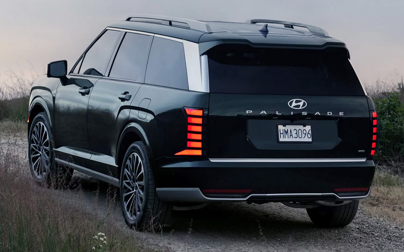 2026 Hyundai Palisade Value A black 2026 Hyundai Palisade sitting on a gravel road