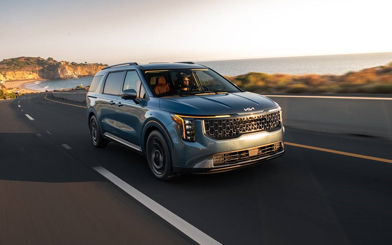 2026 Kia Carnival Exterior 2026 Kia Carnival Driving