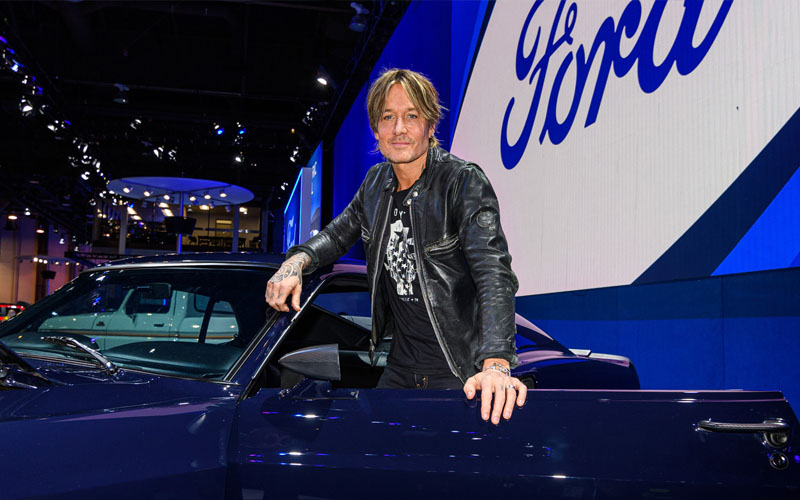 Keith_Urban_Ford_Mustang_Facebook Keith Urban with his 1969 Ford Mustang - Ford Mustang on Facebook