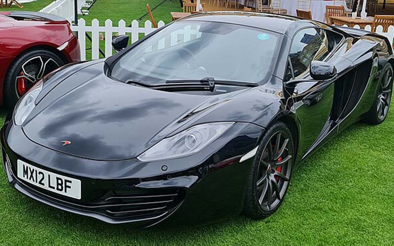 McLaren_MP2-12C_WikiMedia - MrWalkr Black McLaren MP2-12C - MrWalkr on WikiMedia