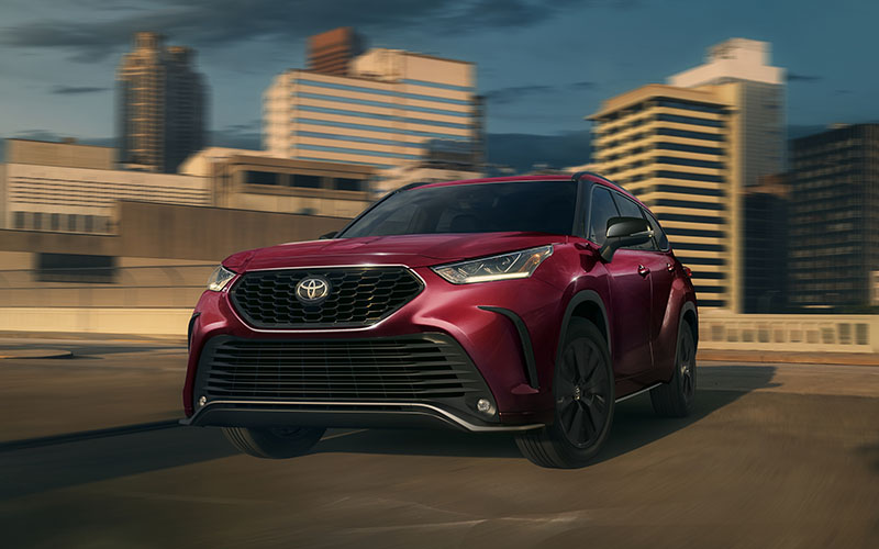 2026 Toyota Highlander Driving