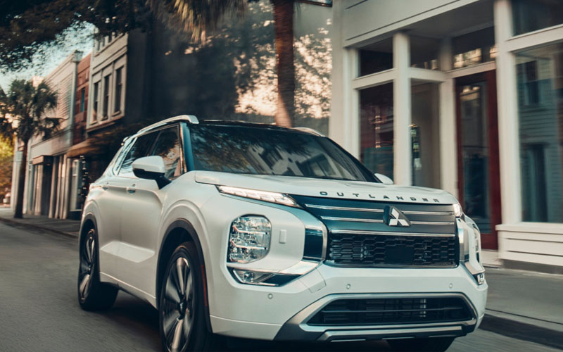 White 2026 Mitsubishi Outlander