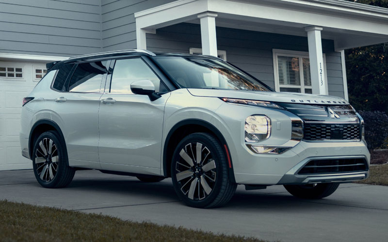 White 2026 Mitsubishi Outlander